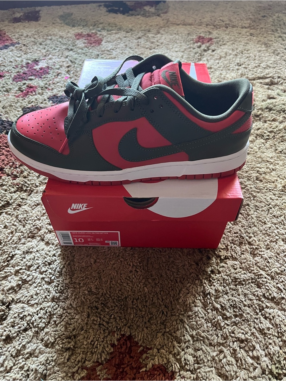 Nike Men’s Low-Top Sneakers in Red and Dark Green “Freddy Krueger” size 10